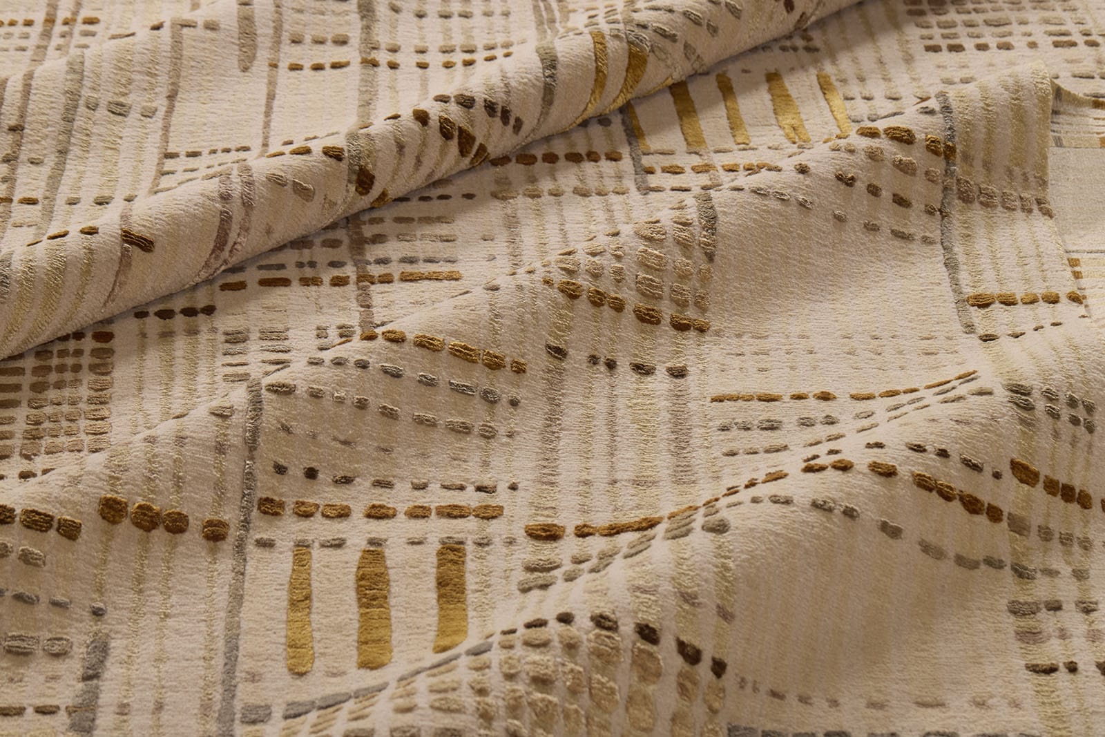 CROSSHATCH SANDY BRASS Detail 2