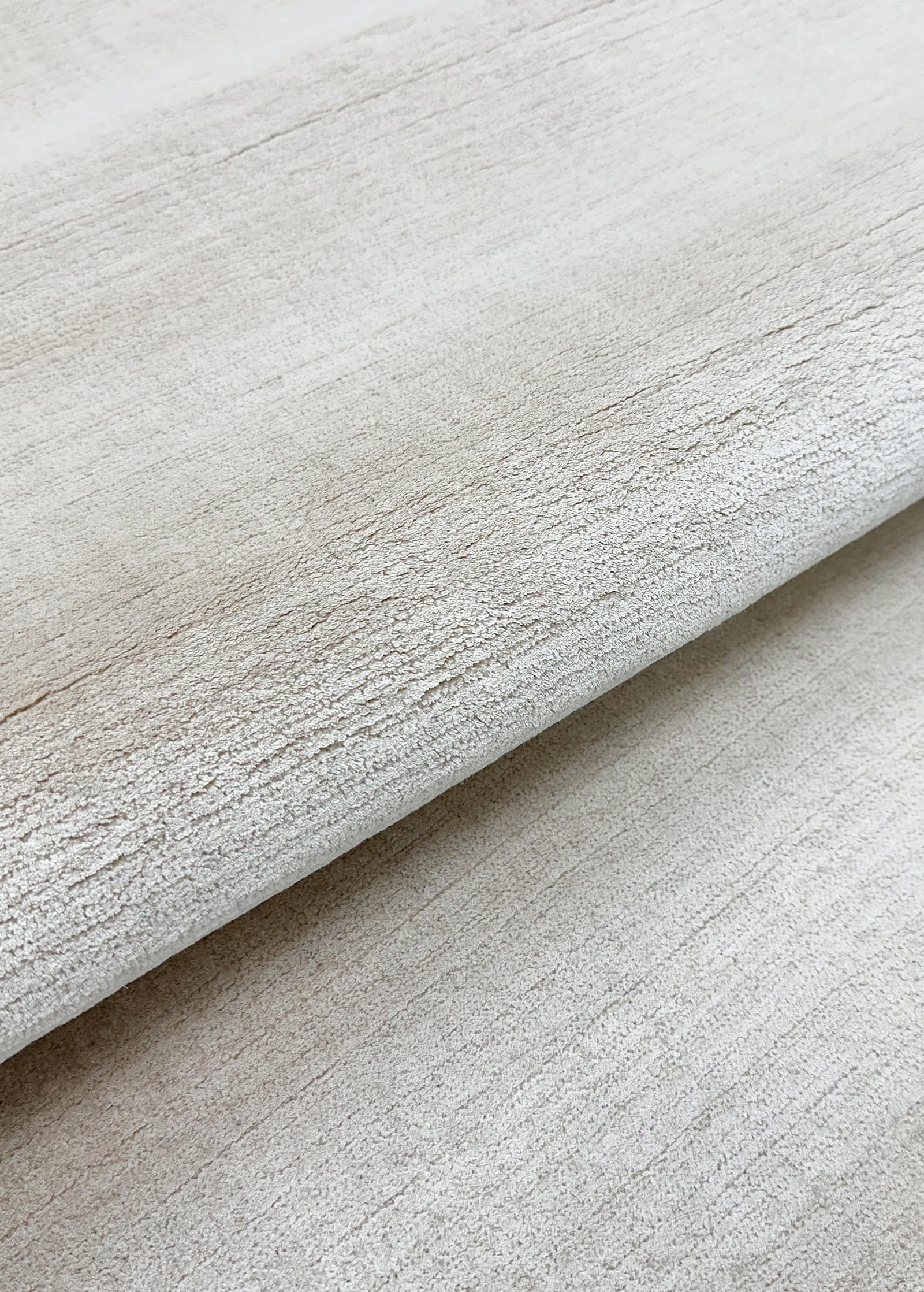 LUXE SOLID SILK 6MM CUT PILE NATURAL WHITE