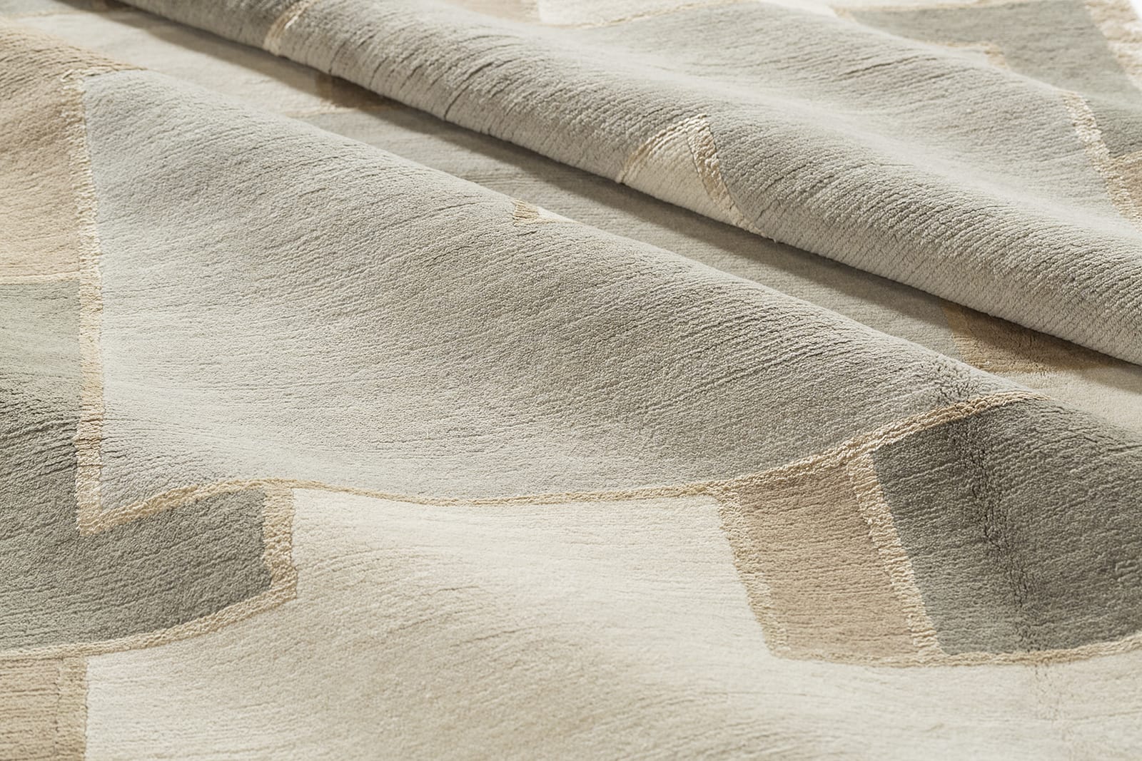 detail image of Knossos II Beige hand knotted area rug design by Tufenkian