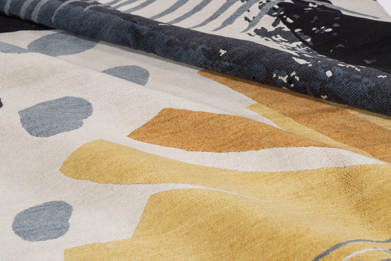 detail image of Plume Amber hand knotted area rug design by Tufenkian