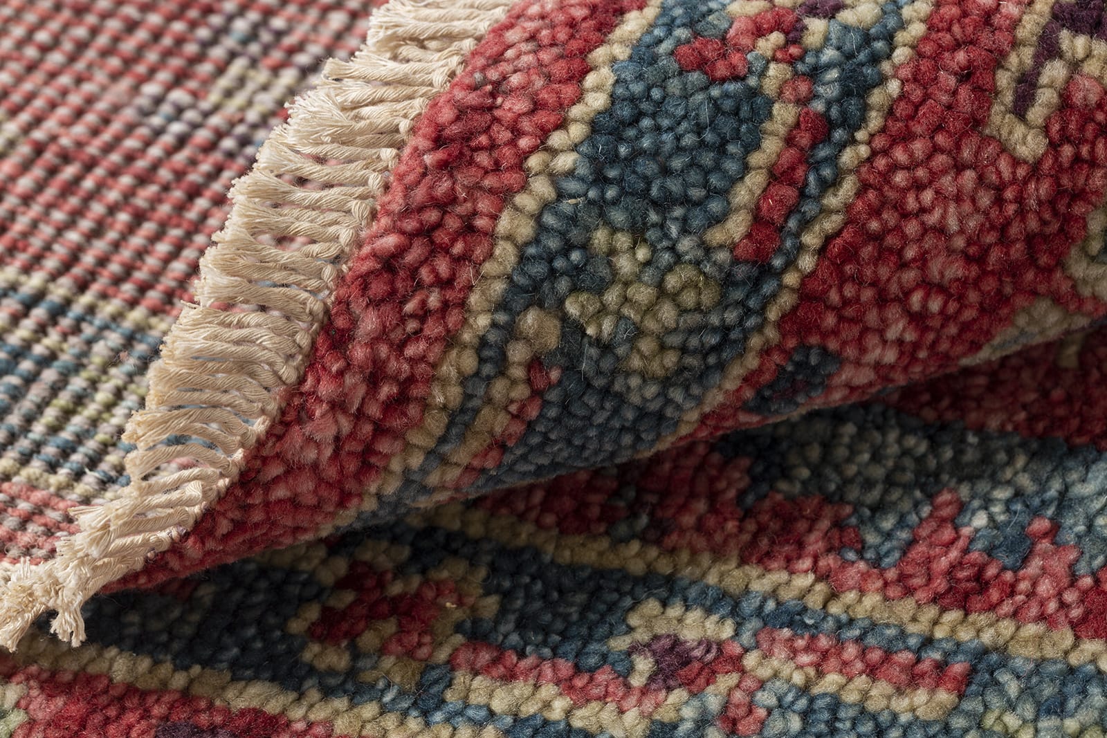 detail of Tigranakert Currant hand knotted area rug design