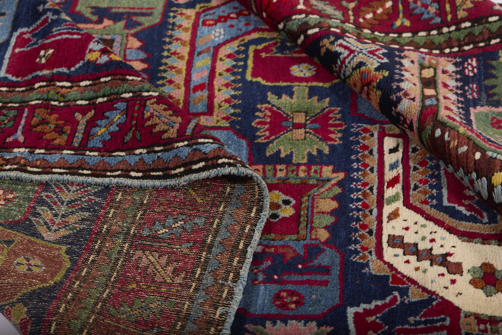 GORADIS ANTIQUE 4' 5" X 8' 11"