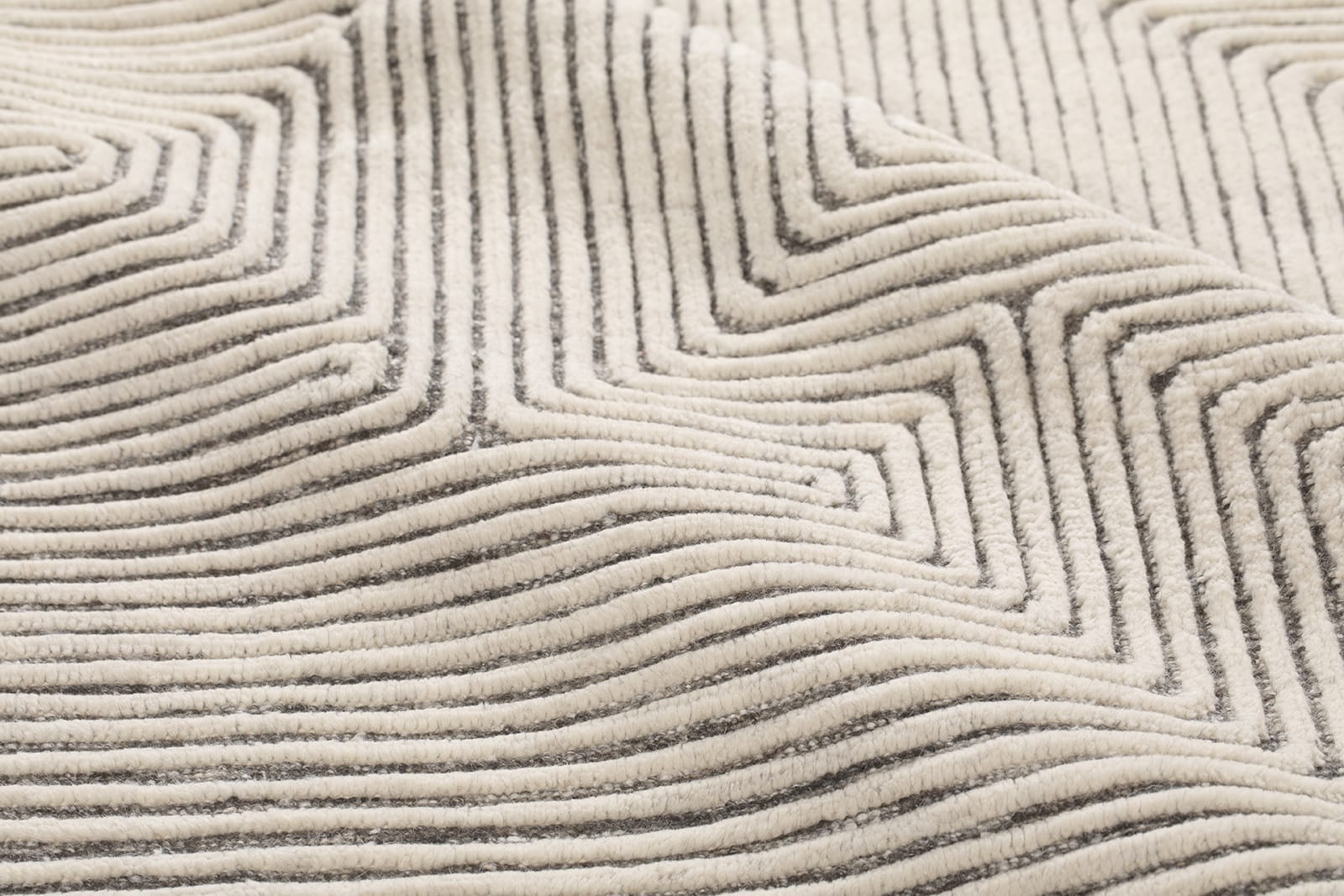 PLATEAU III IVORY CHARCOAL 1x1