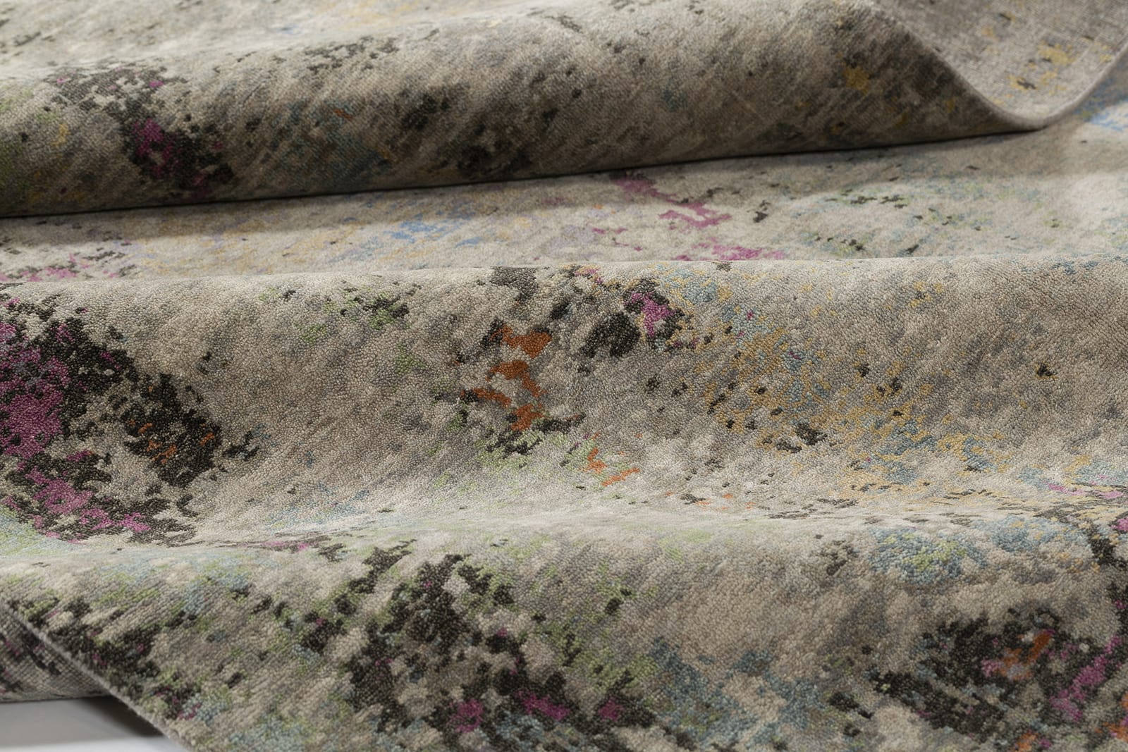 detail image of City Lights II Charcoal hand knotted area rug design by Tufenkian