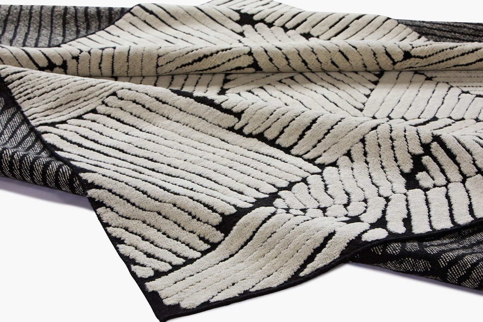 RAVINE WHITE-BLACK 1x1